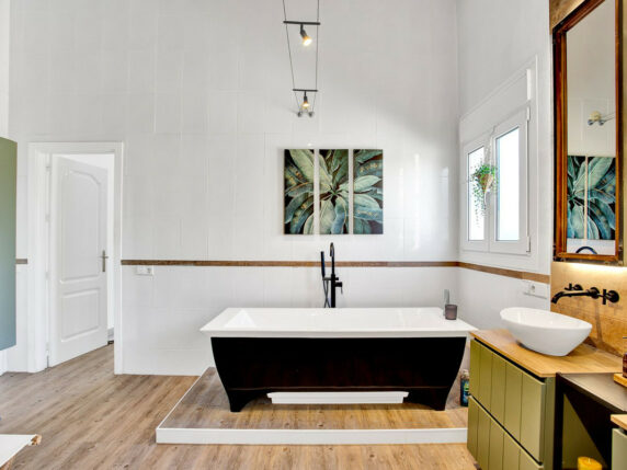 Image 51 of 69 - Impressive villa a stone's throw away from the beach with heated pool