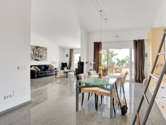 Image 19 of 69 - Impressive villa a stone's throw away from the beach with heated pool