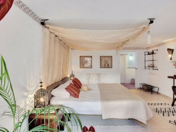 Image 35 of 69 - Impressive villa a stone's throw away from the beach with heated pool