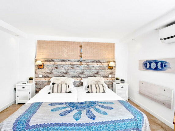 Image 30 of 69 - Impressive villa a stone's throw away from the beach with heated pool