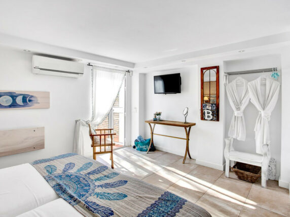 Image 29 of 69 - Impressive villa a stone's throw away from the beach with heated pool