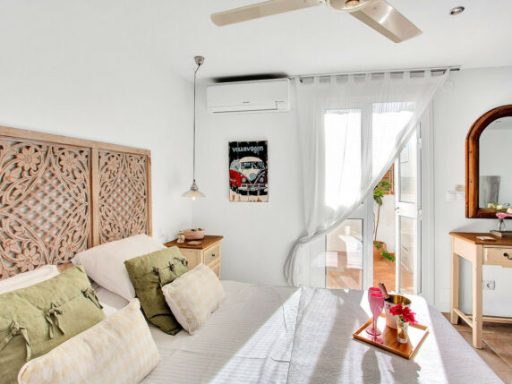 Image 32 of 69 - Impressive villa a stone's throw away from the beach with heated pool