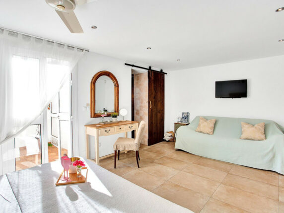 Image 33 of 69 - Impressive villa a stone's throw away from the beach with heated pool