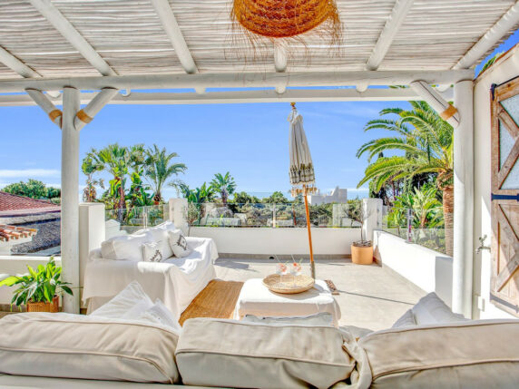 Image 7 of 69 - Impressive villa a stone's throw away from the beach with heated pool