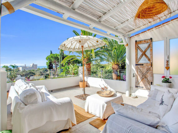 Image 10 of 69 - Impressive villa a stone's throw away from the beach with heated pool