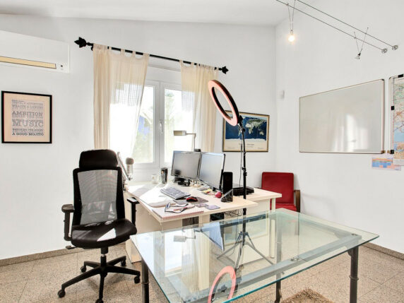Image 25 of 69 - Impressive villa a stone's throw away from the beach with heated pool