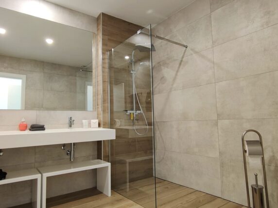 Image 15 of 20 - Luxurious ground floor apartment with private garden, sea views, pool, gym & spa