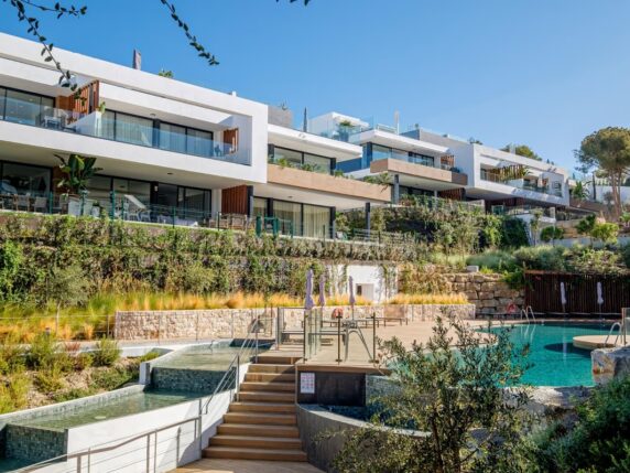 Image 1 of 20 - Luxurious ground floor apartment with private garden, sea views, pool, gym & spa