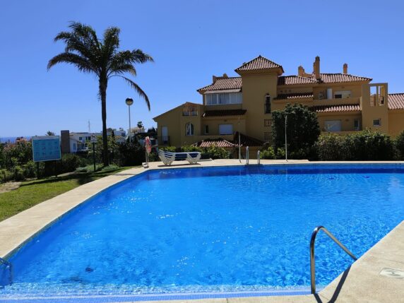 Imagen 3 de 16 - Amplio y Luminoso Apartamento en Esquina en Ubicación Privilegiada – Con 4 Piscinas y Jardines Tropicales