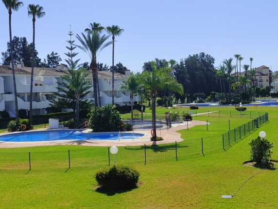 Image 5 of 19 - Very spacious apartment in a beautiful community with 2 pools