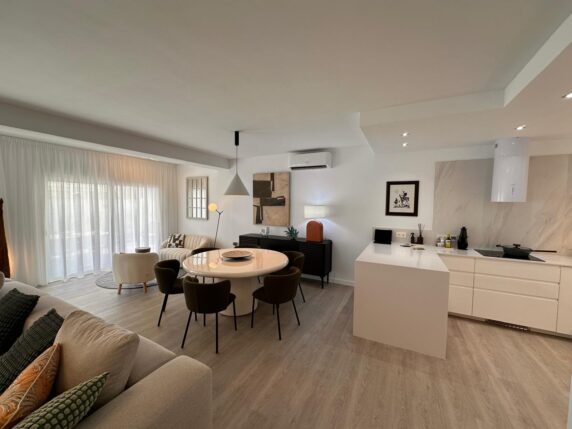 Image 35 of 45 - Fully renovated luxury villa just steps from the beach in Cabopino and Marbesa