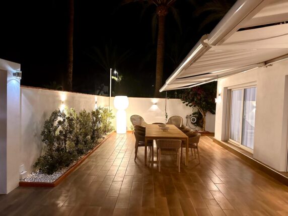 Image 30 of 45 - Fully renovated luxury villa just steps from the beach in Cabopino and Marbesa