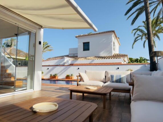 Image 26 of 45 - Fully renovated luxury villa just steps from the beach in Cabopino and Marbesa