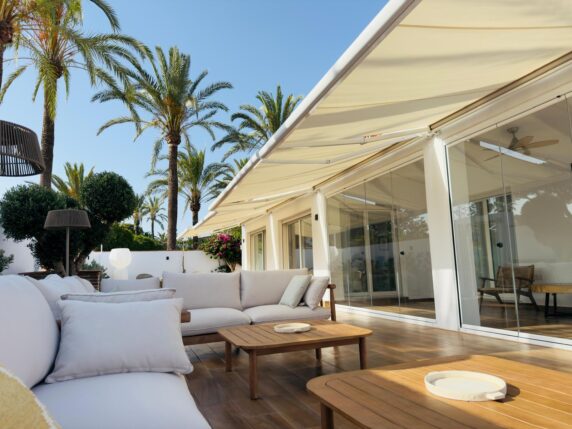 Image 10 of 45 - Fully renovated luxury villa just steps from the beach in Cabopino and Marbesa