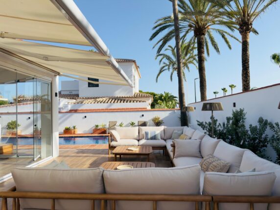 Image 23 of 45 - Fully renovated luxury villa just steps from the beach in Cabopino and Marbesa