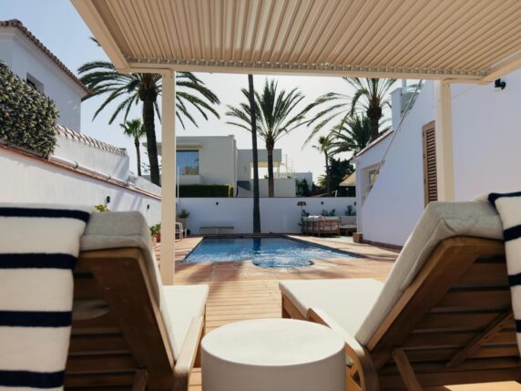 Image 20 of 45 - Fully renovated luxury villa just steps from the beach in Cabopino and Marbesa