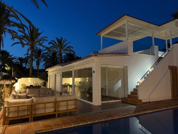 Image 7 of 45 - Fully renovated luxury villa just steps from the beach in Cabopino and Marbesa