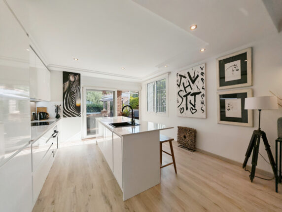 Imagen 16 de 29 - Impresionante villa contemporánea en ubicación céntrica