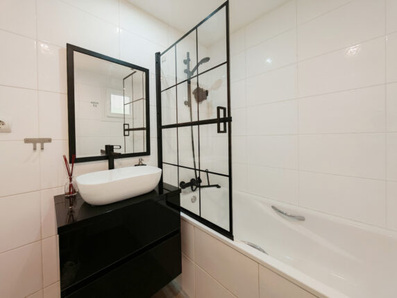 Imagen 23 de 29 - Impresionante villa contemporánea en ubicación céntrica