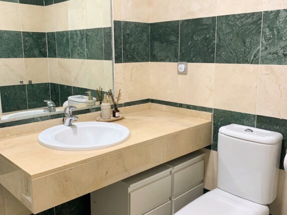 Image 18 of 18 - Modern furnished apartment with sea views, store room and underground parking 