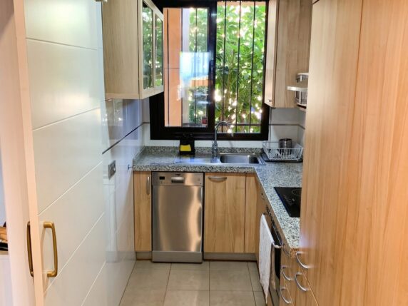 Image 13 of 18 - Modern furnished apartment with sea views, store room and underground parking 