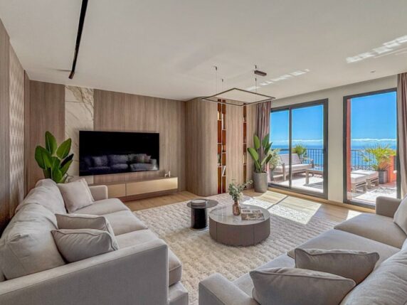 Image 2 de 25 - Penthouse élégant et haut de gamme avec vue à 270º sur la mer, jacuzzi  et nombreux extras