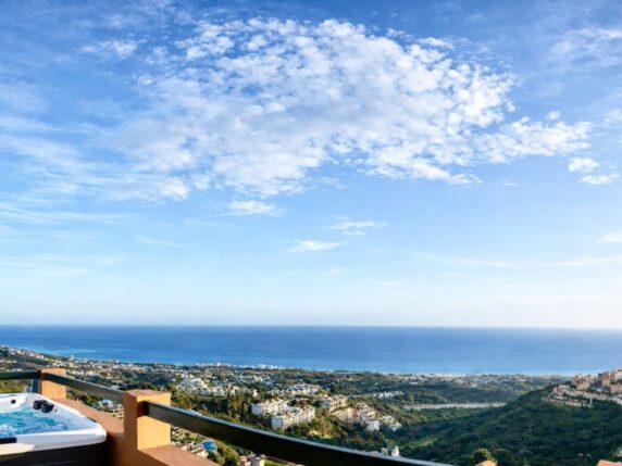 Image 21 de 25 - Penthouse élégant et haut de gamme avec vue à 270º sur la mer, jacuzzi  et nombreux extras