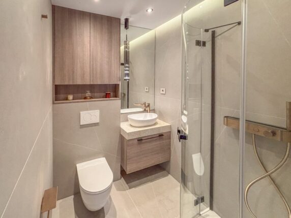 Image 16 de 25 - Penthouse élégant et haut de gamme avec vue à 270º sur la mer, jacuzzi  et nombreux extras
