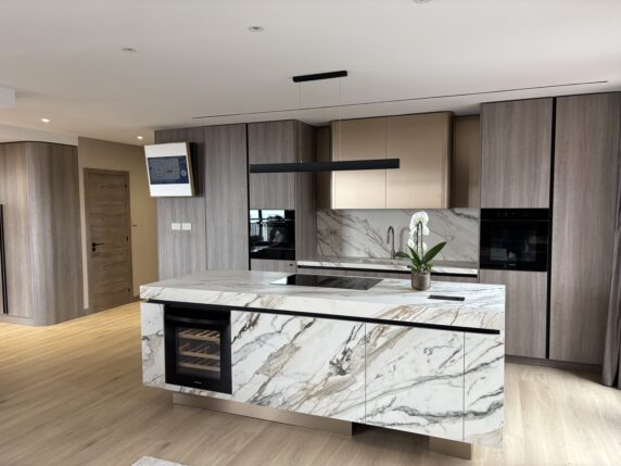 Image 10 of 20 - Elegant high quality penthouse with 270º sea views, jacuzzi  and many features