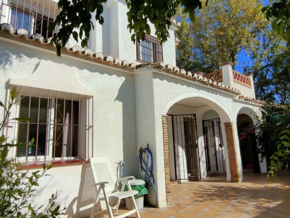 Image of property V415: Lovely semi-detached villa within walking distance of all amenities