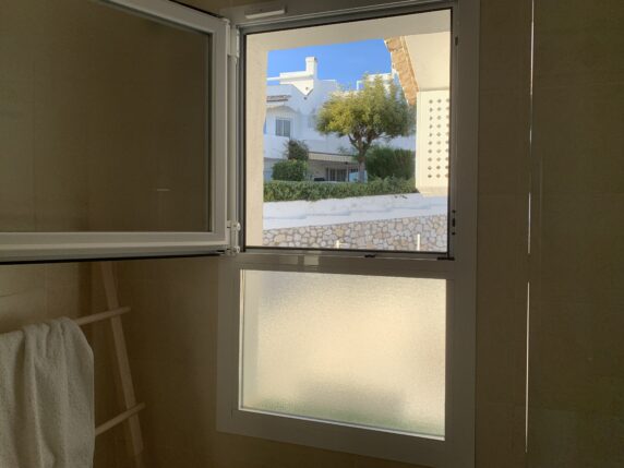 Image 29 of 42 - Beautiful townhouse in the heart of Calahonda with stunning sea views and roof top terrace