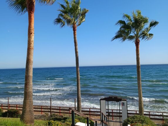 Image 5 of 11 - Rare opportunity! Beachfront apartment in Calahonda with most spectacular views