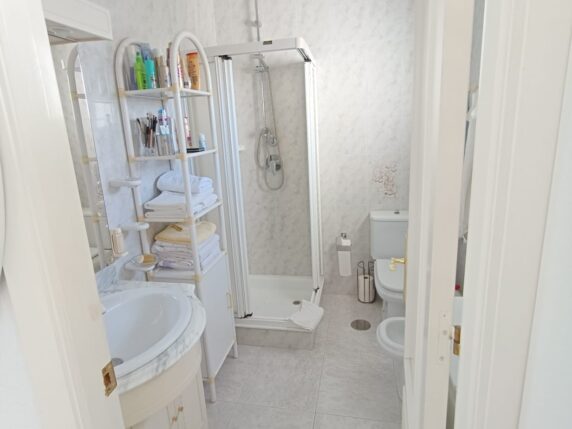 Image 11 of 11 - Rare opportunity! Beachfront apartment in Calahonda with most spectacular views