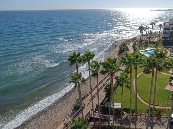 Image 3 of 11 - Rare opportunity! Beachfront apartment in Calahonda with most spectacular views