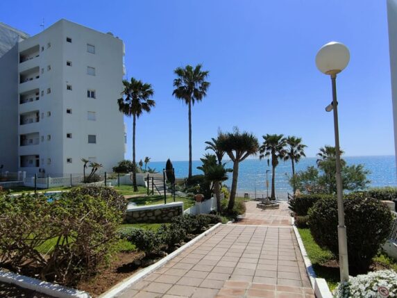 Image 7 of 19 - Rare opportunity! Beachfront apartment in Calahonda with most spectacular views