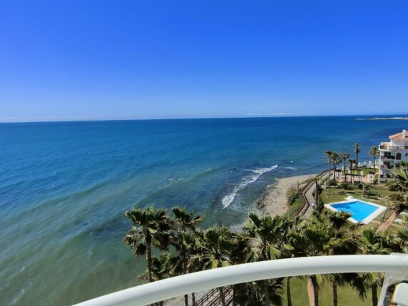 Image 3 of 19 - Rare opportunity! Beachfront apartment in Calahonda with most spectacular views