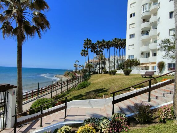 Image 9 of 19 - Rare opportunity! Beachfront apartment in Calahonda with most spectacular views