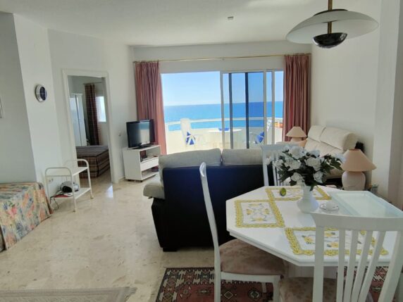 Image 12 of 19 - Rare opportunity! Beachfront apartment in Calahonda with most spectacular views