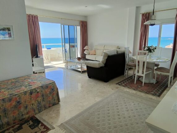 Image 15 of 19 - Rare opportunity! Beachfront apartment in Calahonda with most spectacular views