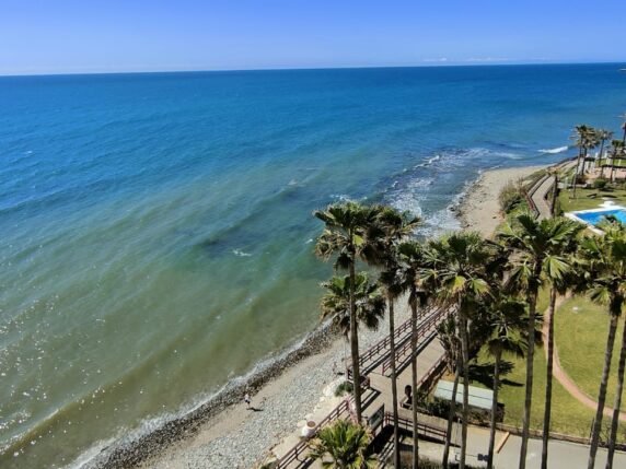 Image 4 of 19 - Rare opportunity! Beachfront apartment in Calahonda with most spectacular views