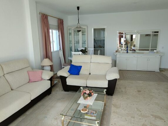 Image 14 of 19 - Rare opportunity! Beachfront apartment in Calahonda with most spectacular views