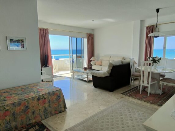 Image 11 of 19 - Rare opportunity! Beachfront apartment in Calahonda with most spectacular views