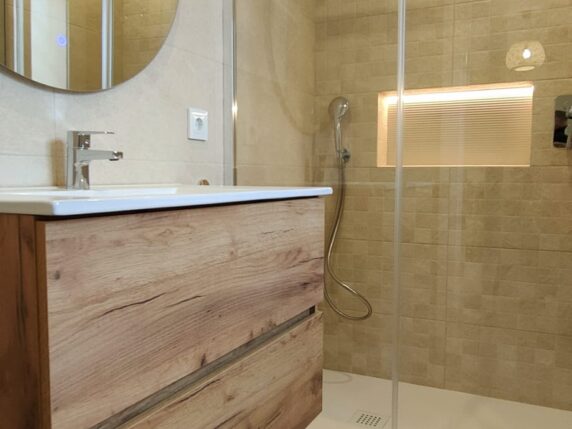 Image 14 de 14 - Magnifique appartement moderne et entièrement rénové, situé à quelques pas de la plage