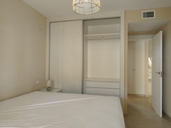 Image 10 de 14 - Magnifique appartement moderne et entièrement rénové, situé à quelques pas de la plage