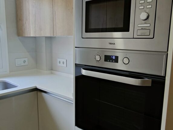Image 12 de 14 - Magnifique appartement moderne et entièrement rénové, situé à quelques pas de la plage