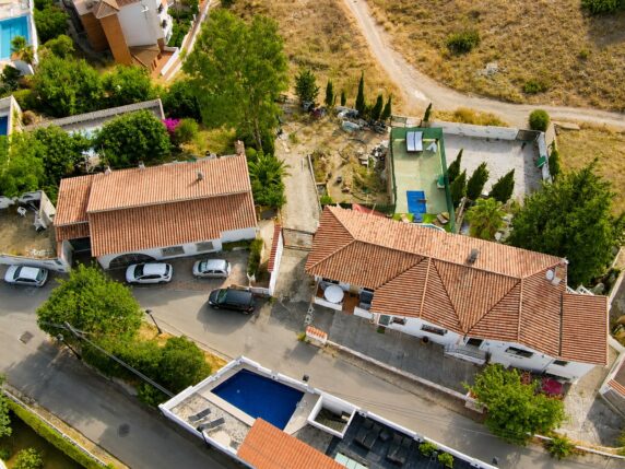 Image 7 of 25 - Semi-detached villa in central location with separate apartment on a large plot with beautiful views 
