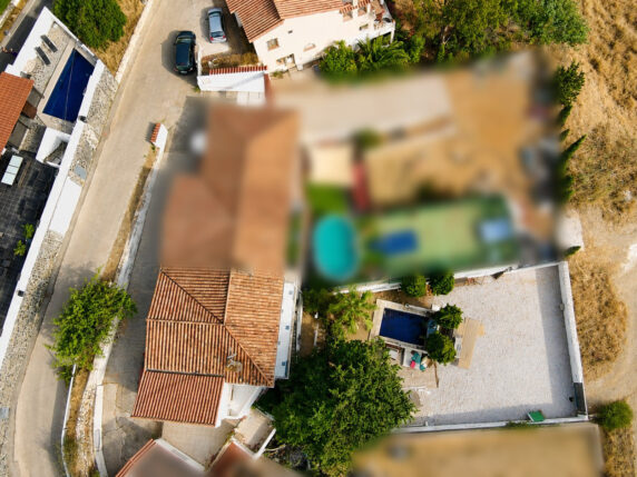 Bild 4 von 28 - Doppelhaushälfte in zentraler Lage mit separatem Appartement auf einem großen Grundstück mit herrlicher Aussicht