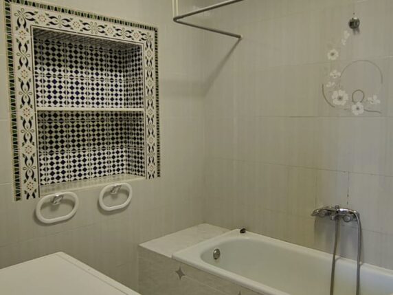 Image 25 of 25 - Semi-detached villa in central location with separate apartment on a large plot with beautiful views 