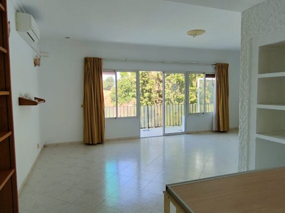 Image 12 of 25 - Semi-detached villa in central location with separate apartment on a large plot with beautiful views 