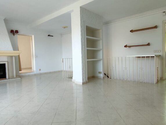 Image 18 of 25 - Semi-detached villa in central location with separate apartment on a large plot with beautiful views 